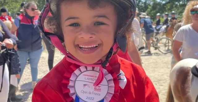 photo  le sourire de shaina après la remise des récompenses.  &copy;  le maine libre 