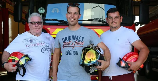 photo  jacques bourdon, jean-christophe duret et dimitri bougard ne ménagent pas les efforts pour mettre sur pied le bal de l’amicale des pompiers. il est organisé à la monnerie, samedi 16 juillet 2022.  &copy;  ouest-france 