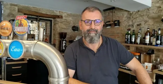 photo  jérôme maurier, nouveau patron du bar le happiness, au lion-d’angers.  &copy;  ouest-france 