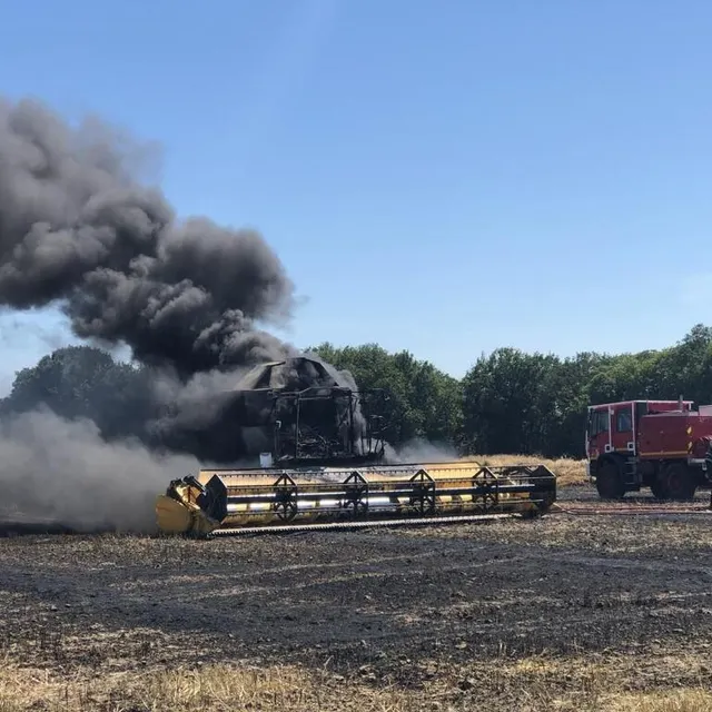 photo une vingtaine de pompiers est à pied d’œuvre.  ©  le maine libre