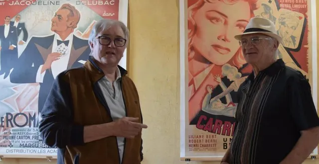 photo  christian rouleau a installé son exposition, les cartes s’affichent, avec l’aide du président de l’amm, marc fouquet.  &copy;  le maine libre 