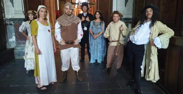 photo  huit comédiens proposent de déambuler en petits groupes à la rencontre de quinze siècles d’histoire au mans.  &copy;  le maine libre 