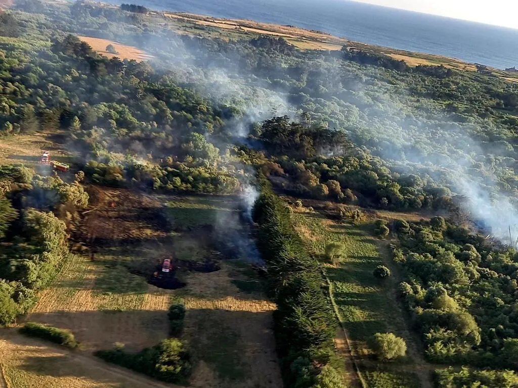 EN IMAGES. Incendie à L’île d’Yeu le combat des pompiers contre les