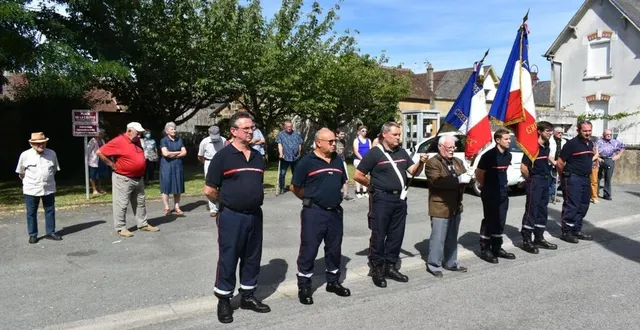 photo  le planton d'honneur des pompiers.  &copy;  le maine libre 