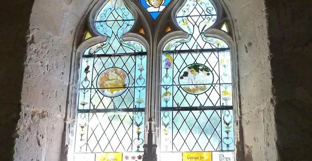 photo  le vitrail de la chapelle restauré par la propriétaire.  &copy;  ouest-france 