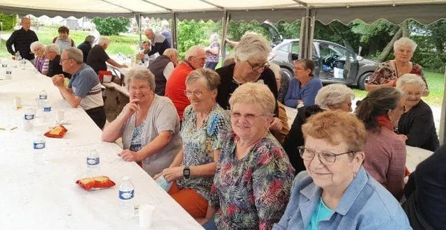 photo  soixante personnes étaient rassemblées pour le déjeuner.  &copy;  le maine libre 