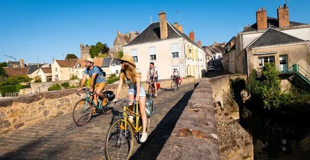 photo  la vidéo mettra en avant le patrimoine architectural et paysager qui ponctue la vélobuissonnière.  &copy;  sarthe tourisme 