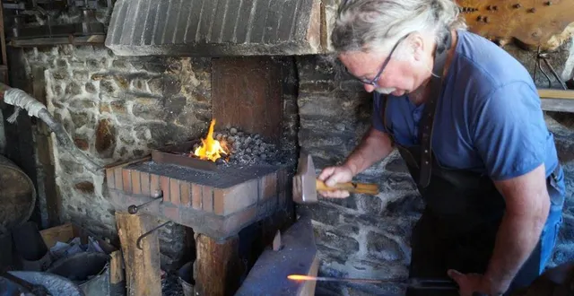 photo  la première étape : forger la pointe du clou.  &copy;  ouest-france 