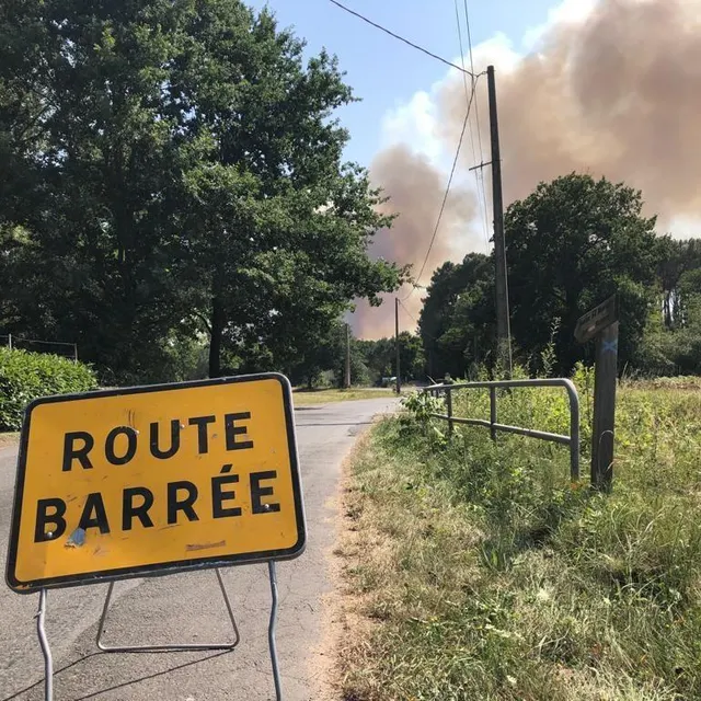 photo plusieurs routes sont fermées à la circulation.  ©  photo le maine libre