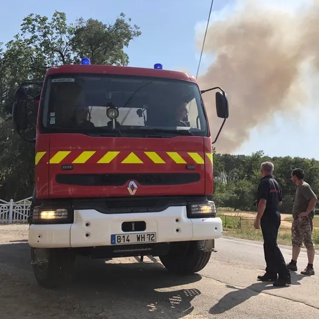 photo un important feu de forêt s’est déclaré à teloché ce lundi 18 juillet 2022.  ©  photo le maine libre