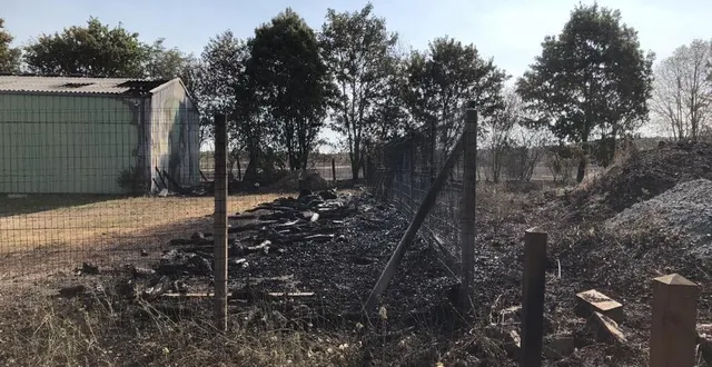 photo  un incendie s’est déclaré lundi 18 juillet 2022, vers 18 h 15, à la chapelle-aux-choux. les flammes ont touché un atelier municipal.  &copy;  ouest-france 