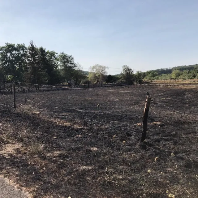 photo un incendie s’est déclaré dans un champ à la chapelle-aux-choux lundi 18 juillet 2022. vingt-cinq hectares sont partis en fumée.  ©  ouest-france