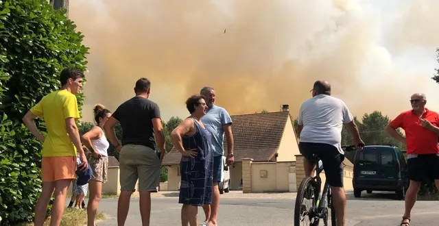 photo  a ruaudin, ce mardi 19 juillet 2022, le domaine des charmeuses et du chemin de la papinière sont évacués.  &copy;  le maine libre 