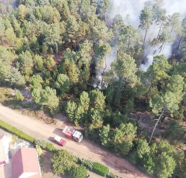 photo ce mardi 19 juillet 2022, plus de 180 hectares ont été détruits dans un incendie au sud du mans à mulsanne, teloché et ruaudin. ici, une vue aérienne aux sorinières à teloché.  ©  sapeurs-pompiers de la sarthe