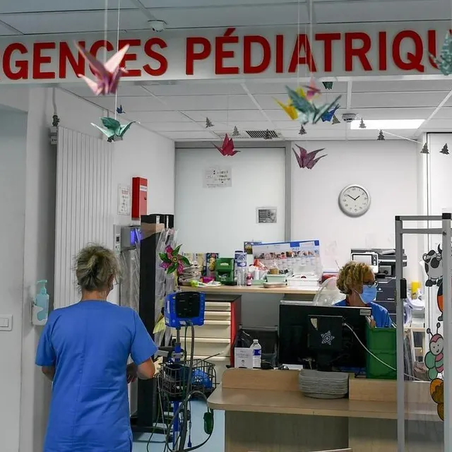 Avant de se présenter à l’accueil des urgences pédiatriques, il est préférable d’appeler le centre 15 ou le 116-117. Le Maine Libre – Yvon LOUÉ photo avant de se présenter à l’accueil des urgences pédiatriques, il est préférable d’appeler le centre 15 ou le 116-117. © le maine libre – yvon loué