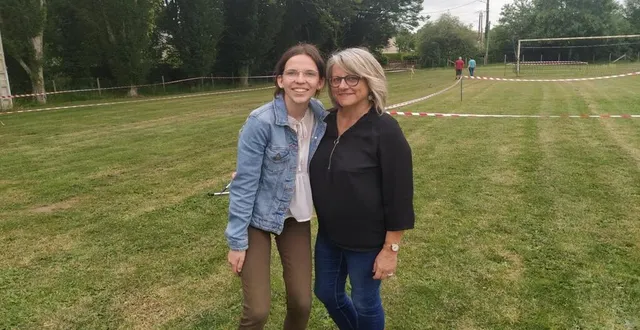 photo  loémie vovard, et sandra le flahec présidente du comité d’animation préparent l’accueil des artisans.  &copy;  le maine libre 