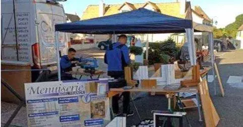 photo  les artisans, commerçants et associations du village ont présenté leur activité et échangé avec le public.  &copy;  le maine libre 