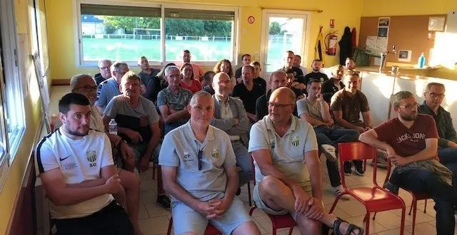 photo  lors de l’assemblée générale.  &copy;  le maine libre 