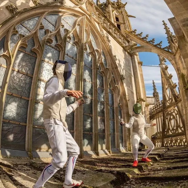 photo deux escrimeurs en haut de la basilique, ça n’est pas courant !  ©  olivier héron