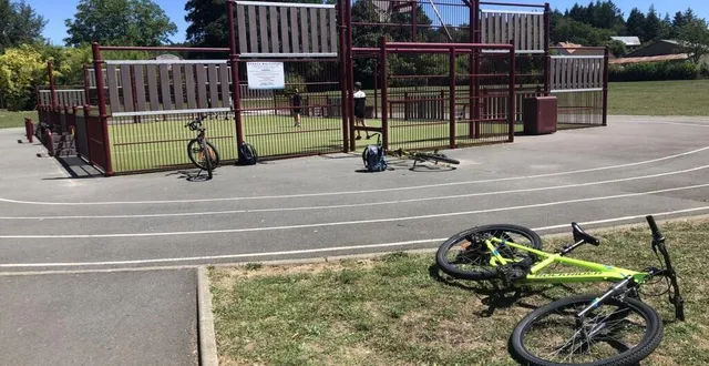 photo  le terrain multisports avait été livré au printemps 2016.  &copy;  le maine libre 