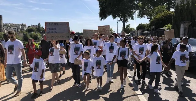 photo  environ 800 personnes se sont rassemblées, samedi 23 juillet, à angers, à la mémoire d’ismaël. l’adolescent de 16 ans a été tué sur l’esplanade cœur-de-maine, le week-end dernier. le cortège a aussi rendu hommage à atama et manuolito, eux aussi tués le même soir.  &copy;  ouest-france 