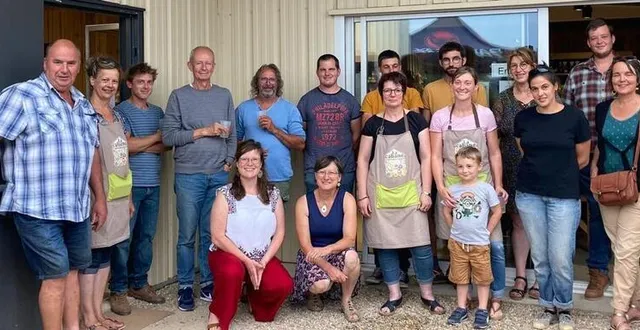 photo  à l’occasion de l’anniversaire de la cabane des producteurs, à mareil-en-champagne, des paniers garnis étaient à gagner lors d’un tirage au sort.  &copy;  la cabane des producteurs 