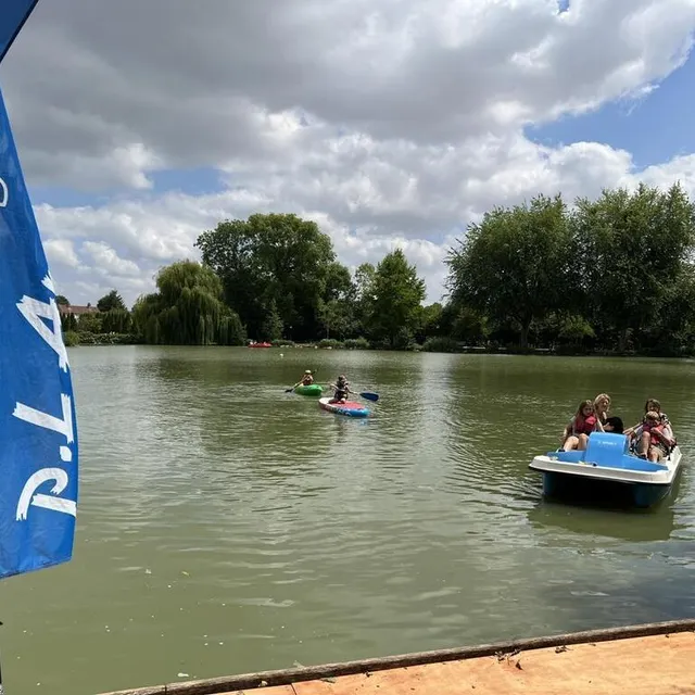 photo les activités nautiques sont disponibles jusqu’au 28 août au plan d’eau de la noë.  ©  ouest-france