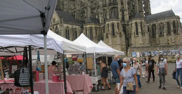 photo  les samedis 20 et 27 août, la nocturne des créateurs se déroulera à nouveau au pied de la cathédrale saint-julien au mans (sarthe).  &copy;  ouest-france 