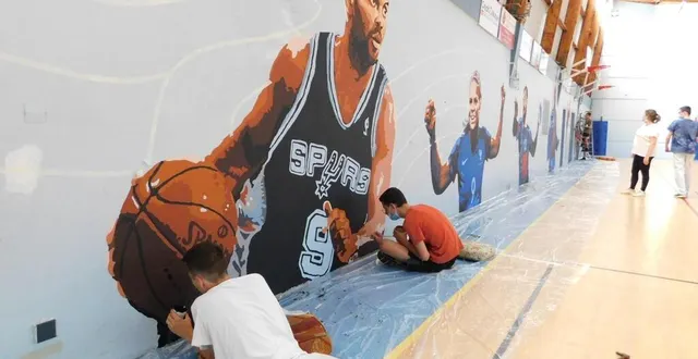 photo  les chantiers argent de poche, de la communauté de communes du sud-est manceau et du centre socioculturel changéen françois-rabelais ont repris. en août, la fresque du gymnase cosec de changé sera prolongée d’une nouvelle œuvre sur le handisport, 1er au 5 août 2022.  &copy;  ouest-france 