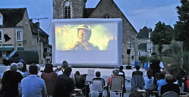 photo  la place des teilleuls résonnait au son des gt 40 de carroll shelby.  &copy;  ouest-france 