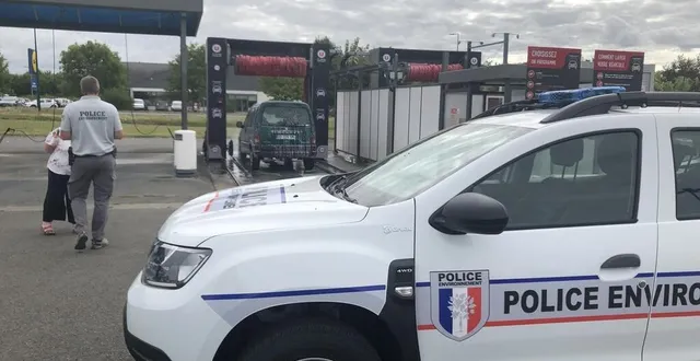 photo  ce mardi 26 juillet 2022, les agents de l’office national de la biodiversité ont sillonné différents lieux du bassin versant de l’aune, dans le sud de la sarthe. le but : contrôler et alerter sur les mesures de restriction d’eau.  &copy;  ouest-france 