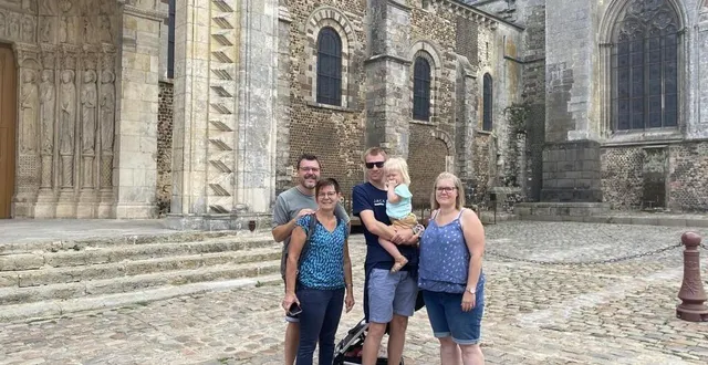 photo  thierry et sa famille à la découverte du vieux mans.  &copy;  le maine libre 