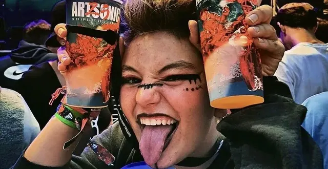 photo  une festivalière impliquée à art sonic 2022, dans le cadre du concours photo.  &copy;  dr 