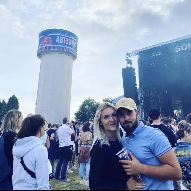 photo devant la sonic stage, on patiente…  ©  dr