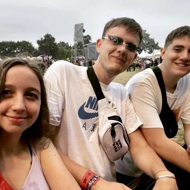 photo les sourires sont présents : on attend les concerts.  ©  dr