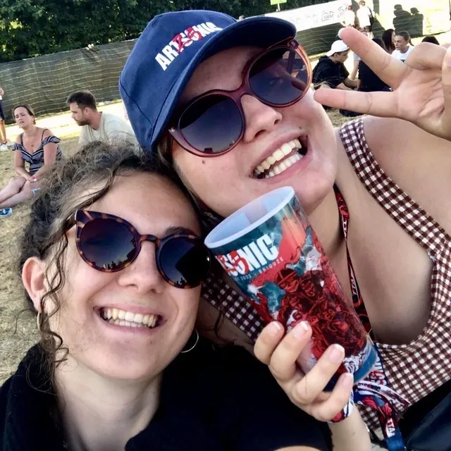 photo art sonic (et peut-être le contenu des écocups), ça rend rayonnant !  ©  dr