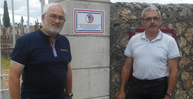 photo  le président du souvenir français guy hennequin (à gauche), de la communauté de communes loir lucé bercé, et le maire, bruno boulay.  &copy;  ouest-france 