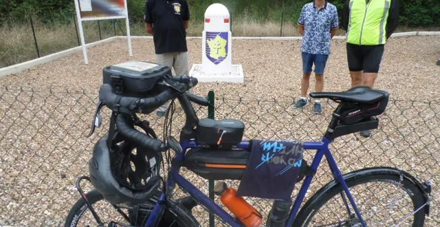 photo  à travers ce périple, jean-michel daron dédie son voyage mémoriel à son père et à tous ceux qui sont morts pour la libération.  &copy;  le maine libre 