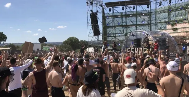 photo  les festivaliers ont dansé de 13 h à 1 h du matin, ce samedi 30 juillet 2022  &copy;  ouest-france 
