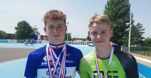 photo  arthur lebeaupin et florent paire ont participé au championnat de france sur piste de roller. ils reviennent avec le titre de champion de france et vice-champion de france.  &copy;  le maine libre 