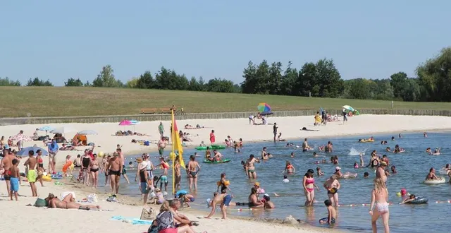 photo  la diversité des activités et la qualité de l’eau sont les atouts de la base de loisirs de la monnerie à la flèche.  &copy;  le maine libre 