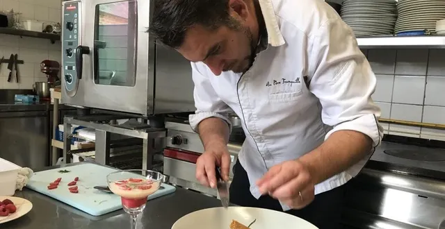 photo  arnaud barthomeuf, 43 ans est gérant et chef du restaurant au père tranquille à tinchebray-bocage, dans l’orne.  &copy;  ouest-france 