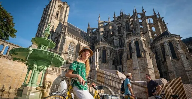 photo  vous avez entre 30 et 50 ans et aimez vous balader à vélo ? sarthe tourisme et ses partenaires recherchent toujours des figurants cyclistes pour jouer dans un film de promotion de l’itinéraire la vélobuissonnière. ce dernier relie alençon dans l’orne à saumur dans le maine-et-loire et traverse la sarthe.  &copy;  sarthe tourisme 