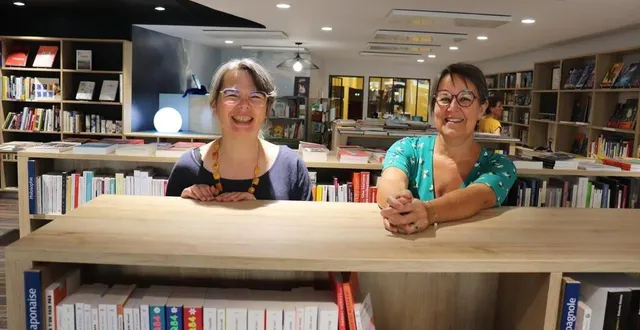 photo  fabienne boidot-forget et delphine massart, libraires au bruit des mots, à la flèche, travaillent sur la rentrée littéraire depuis le mois de mai. entre mi-août et début octobre 2022, 490 romans vont être publiés.  &copy;  ouest-france 