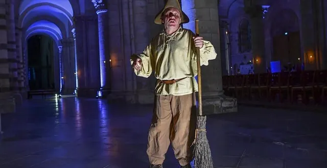 photo  à l’intérieur de la cathédrale, l’histoire est racontée par les fantômes de plusieurs personnages, dont un balayeur.  &copy;  le maine libre – yvon loué 