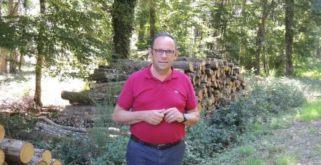 photo  antoine d’amécourt ne part que très peu en vacances, préférant rester à pescheseul : « la forêt me fait garder les pieds sur terre ».  &copy;  le maine libre 