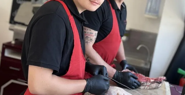 photo  alexis vient renforcer l’équipe de christophe jardin comme apprenti.  &copy;  le maine libre 