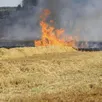 photo  le feu s’est déclenché dans un hangar agricole. 
