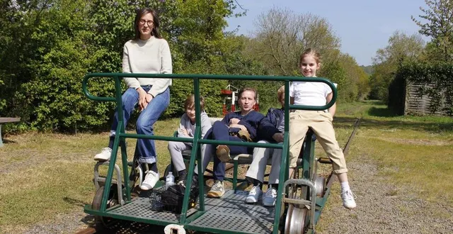 photo  la famille sénard est venue de région parisienne découvrir le vélorail.  &copy;  marylène carre 