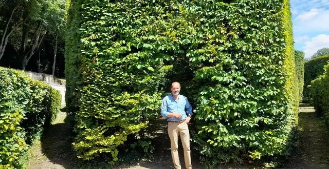 photo  il ne faut pas hésiter à passer toutes les ouvertures taillées dans les feuillages lors de la visite des jardins.  &copy;  ouest-france 